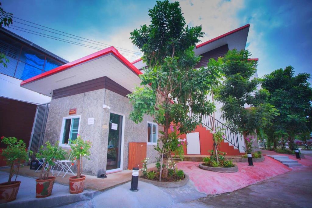 Pantip Boutique Hotel Lamphun Exterior photo