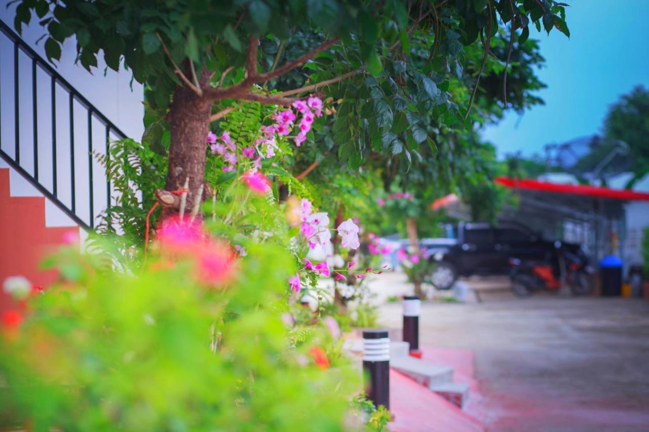 Pantip Boutique Hotel Lamphun Exterior photo